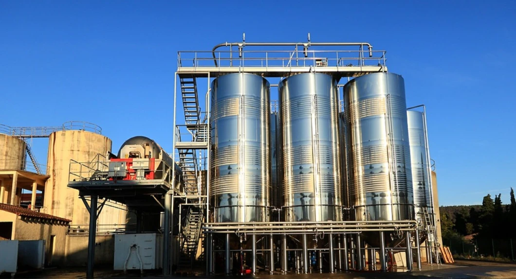 Article Fabrikasi Tangki Stainless Steel: Solusi Tahan Lama untuk Industri 1 ~blog/2025/9/10/stainless_tank